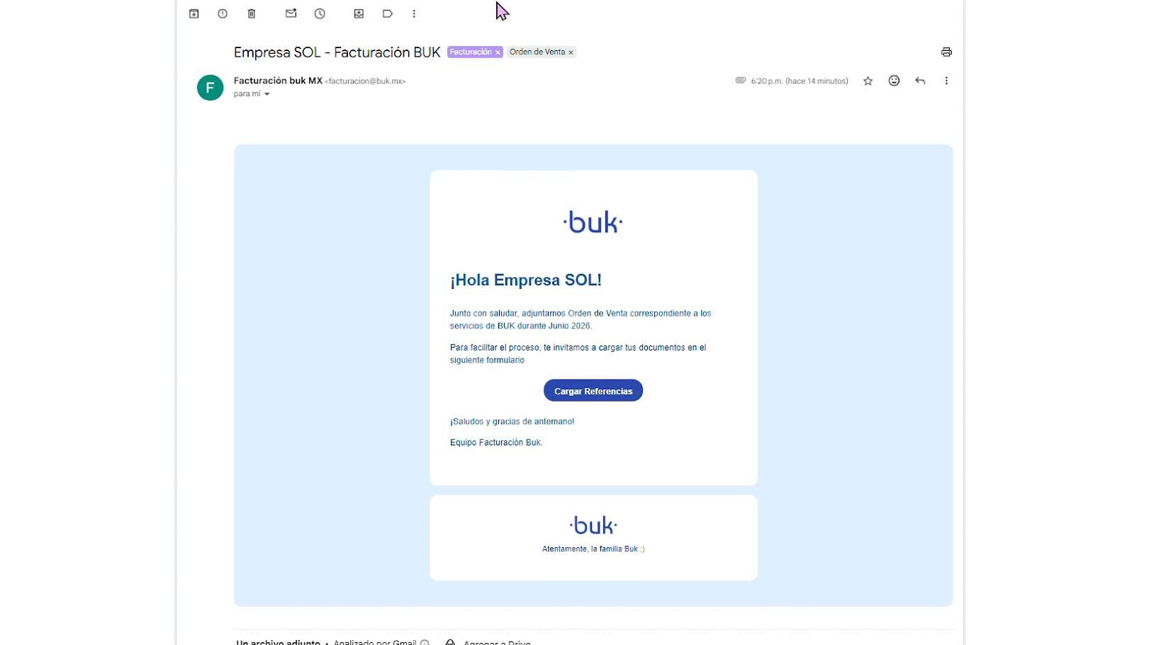 Formulario de Registro de Referencias: GIF interactivo del formulario de registro de referencias de Buk. Muestra la interfaz donde se ingresa la información del tipo de referencia, folio y fecha de documento, junto con la opción para adjuntar el archivo y el botón Guardar.